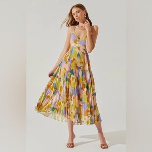 NWT - ASTR The Label Blythe Floral Plisse Midi Dress, size S